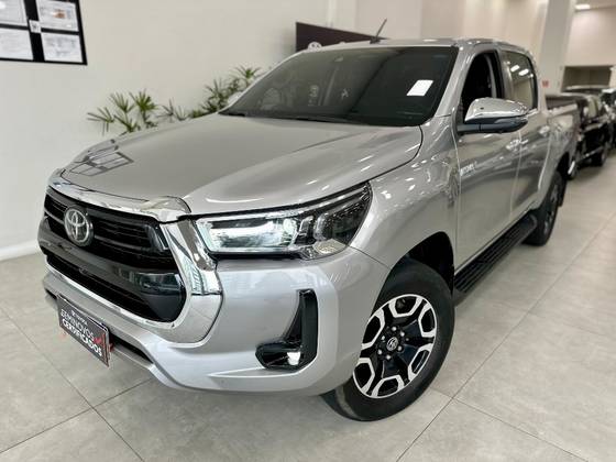 TOYOTA HILUX 2.8 D-4D TURBO DIESEL CD SRX 4X4 AUTOMÁTICO